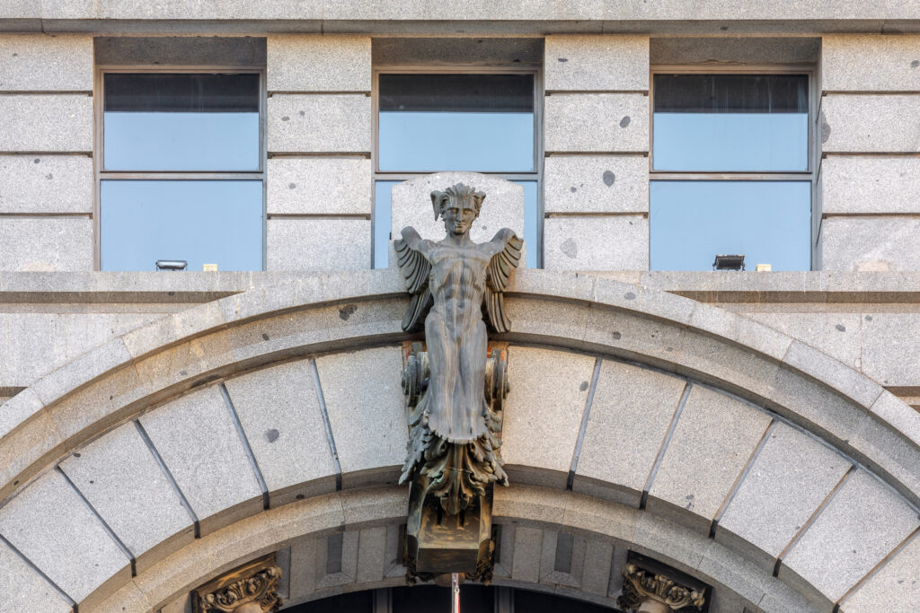 Detalle de las dovelas del arco monumental. Fotografía de detalle de las dovelas del arco monumental.