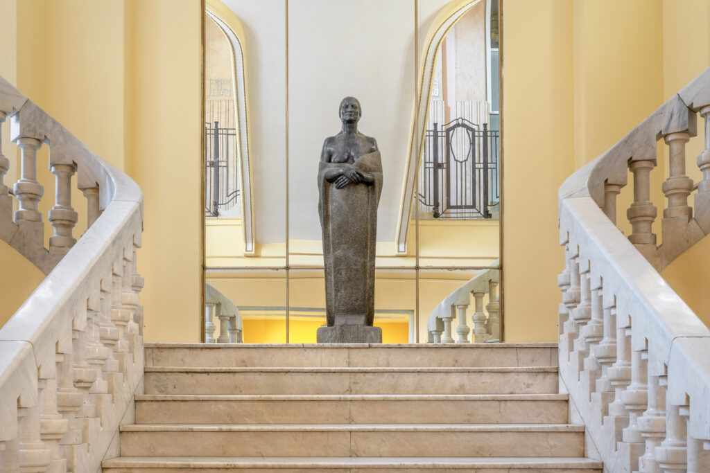 Detalle de un tramo de la escalera. Fotografía de detalle de un tramo de la escalera.