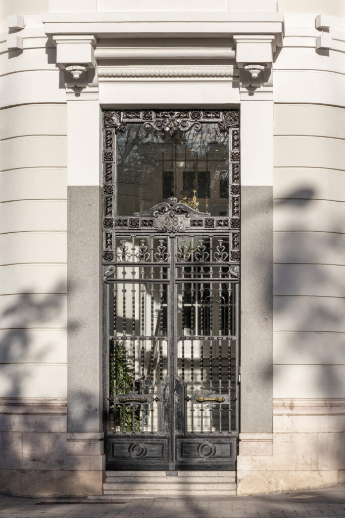 Puerta de entrada. Fotografía de la puerta de entrada.