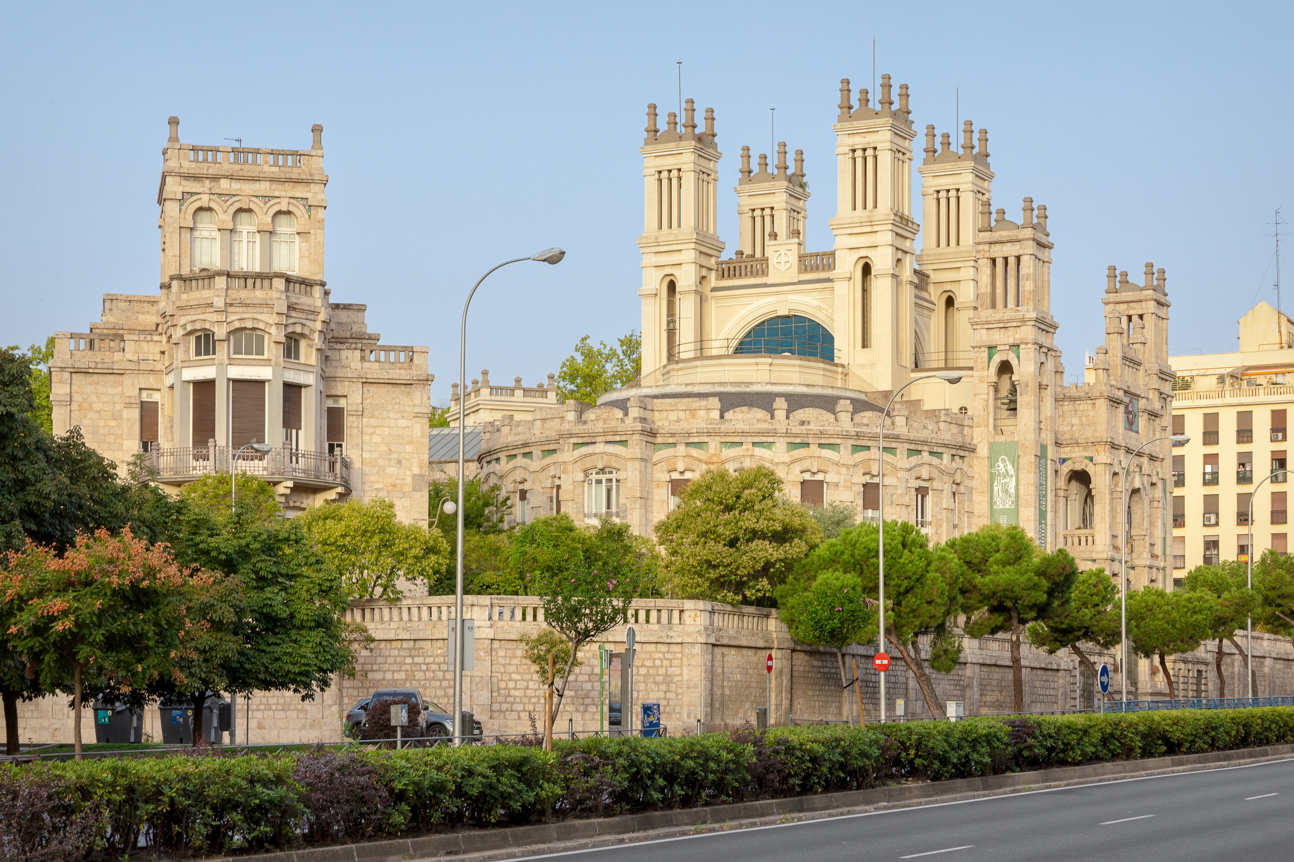 Fotografía de la vista exterior de la iglesia.